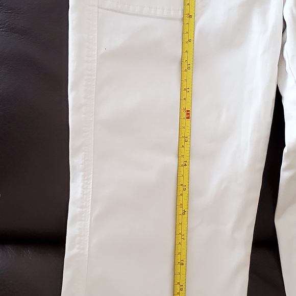 Burberry Women White Cropped/Capri Pants Size 4. - Picture 15 of 16